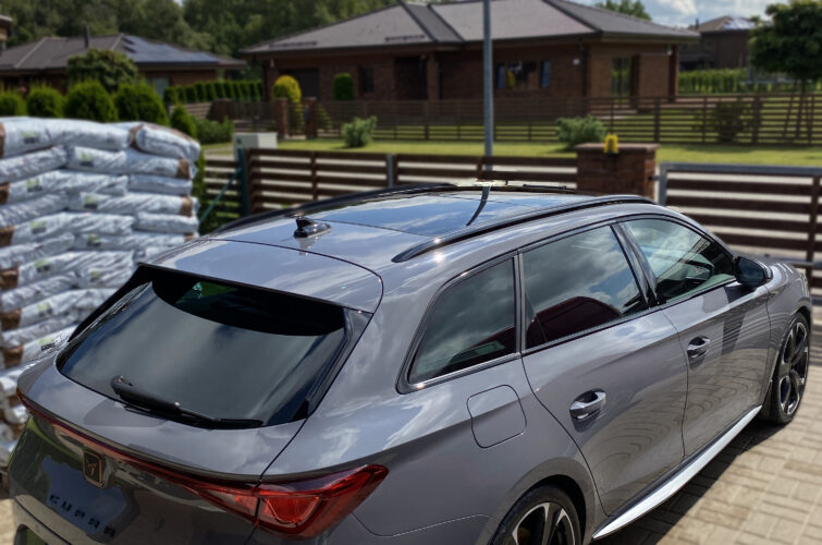 alt="Seat Cupra kliendi kodus mobiilne autopesu"